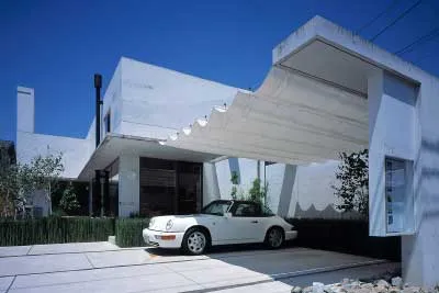 2004年現在の社屋完成